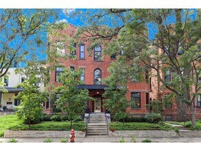 Building Photo - 1520 Elliot Ave S