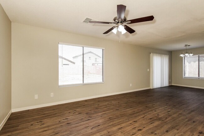 Foto del edificio - 10904 E Azalea Ave