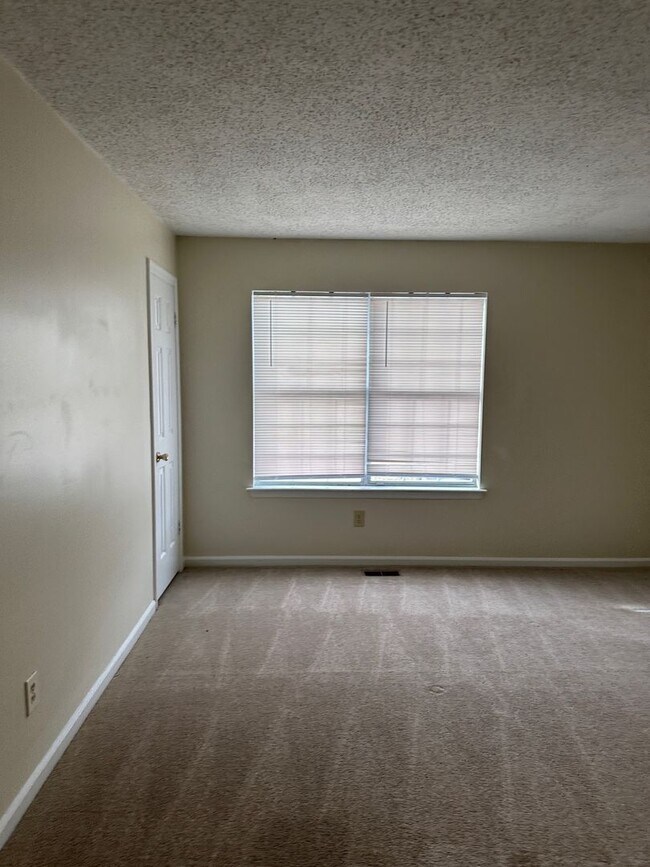 Foto del edificio - Salem Lakes South