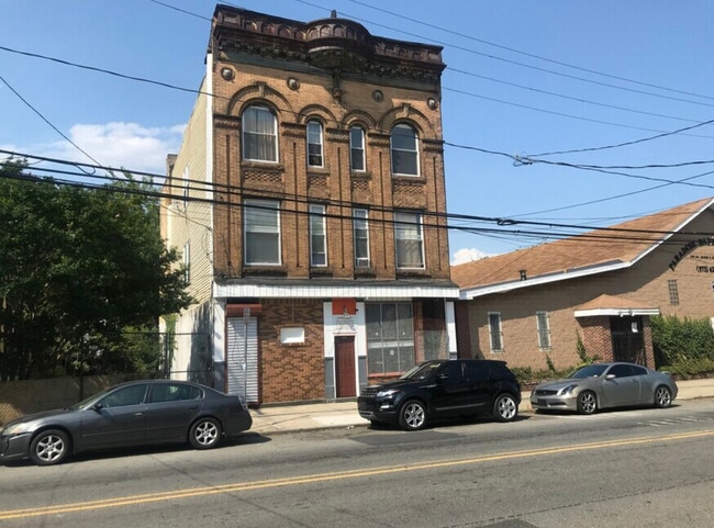 Building Photo - 354 15th Ave