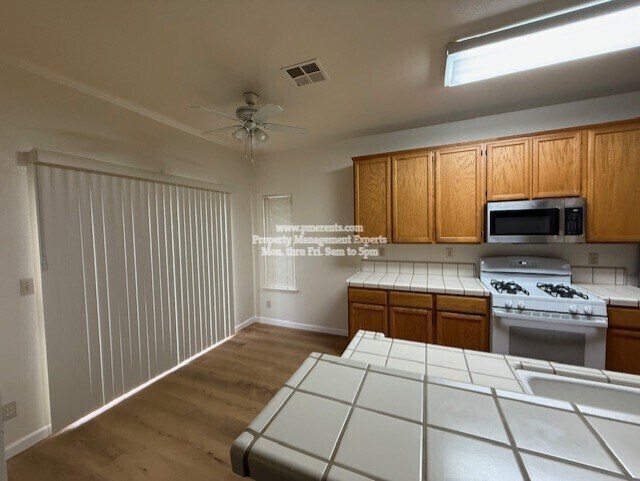 Foto del edificio - 9521 Twin Brooks Ln