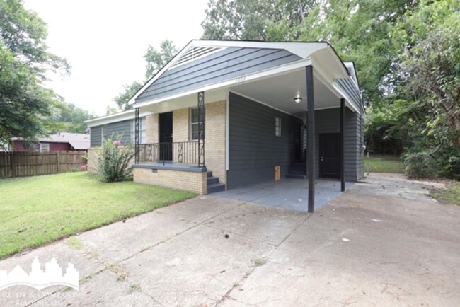 Building Photo - 3223 Boone St