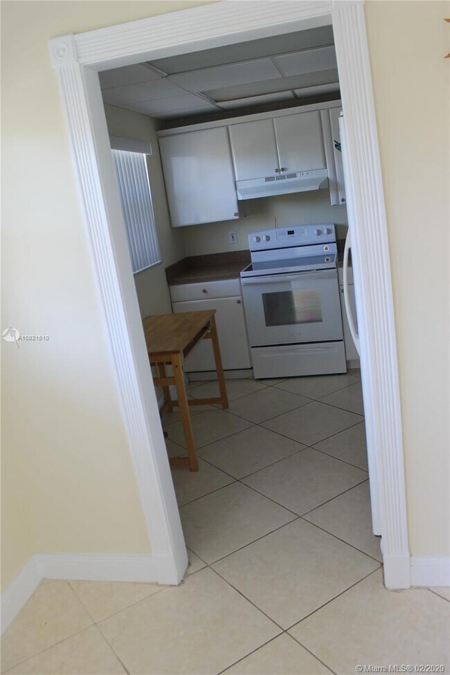 Foto del edificio - 3948 NE 169th St