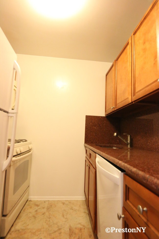 Foto del edificio - 221 E 21st St