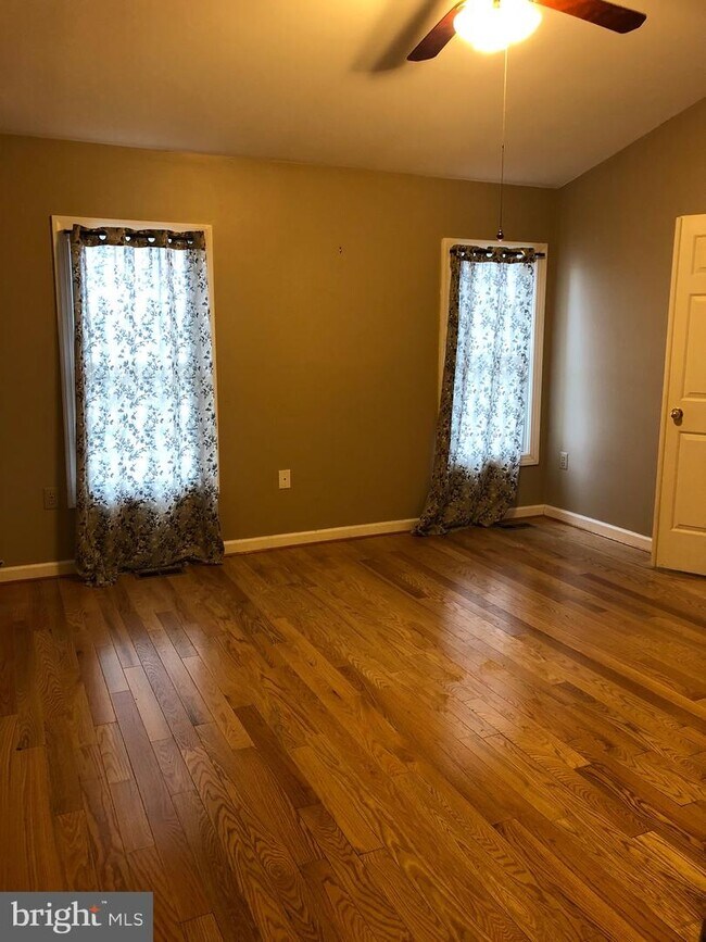 Building Photo - 613 Suffield Dr