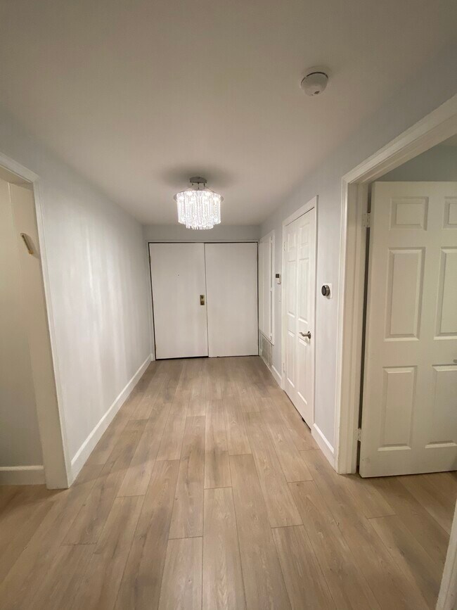 Foyer - 10465 Eastborne Ave