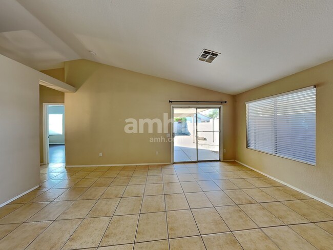 Foto del edificio - 10455 W Reade Avenue