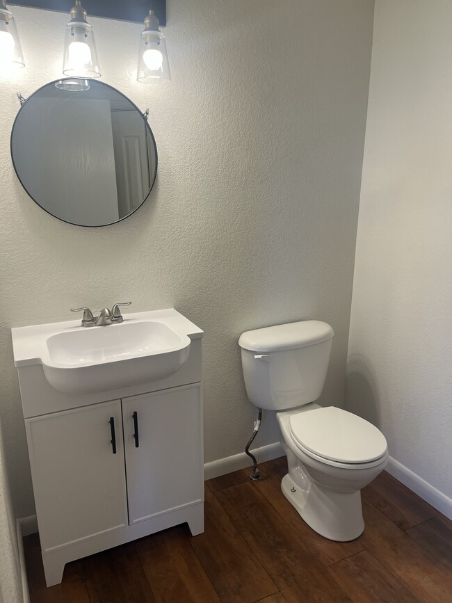 Foto del edificio - 708 Lowell Blvd