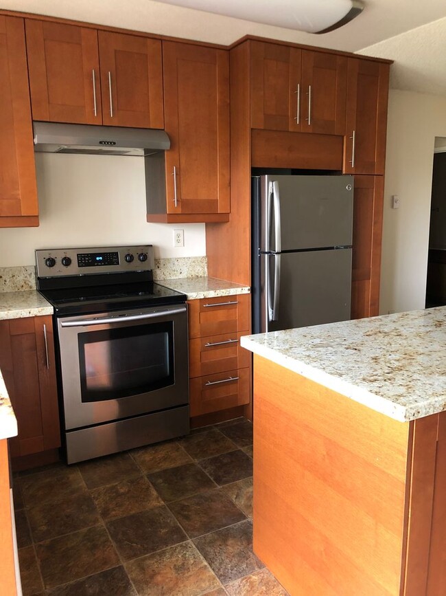 Foto del edificio - San Carlos 2/2 Upgraded Condo For Lease