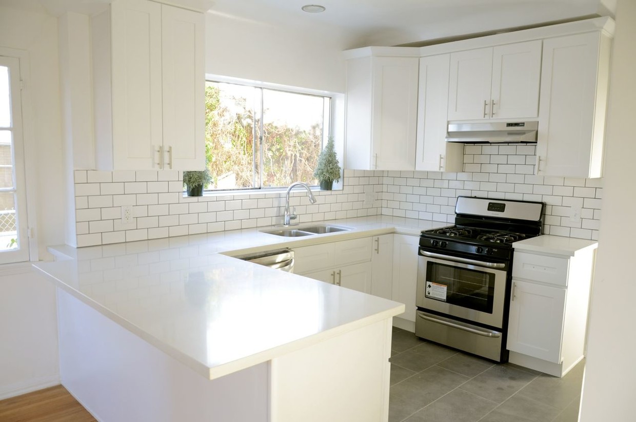 Kitchen - 1053 S Redondo Blvd