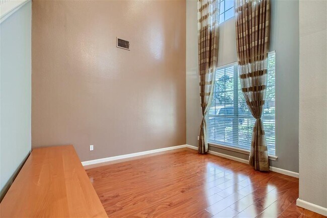Building Photo - 5320 Spirea Cove