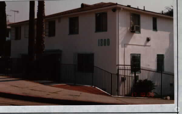 Building Photo - 1800 Grace Ave