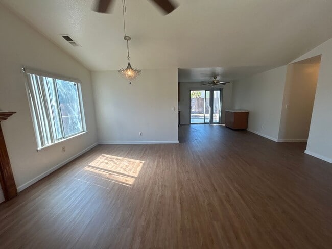 Building Photo - 1589 Joett Dr