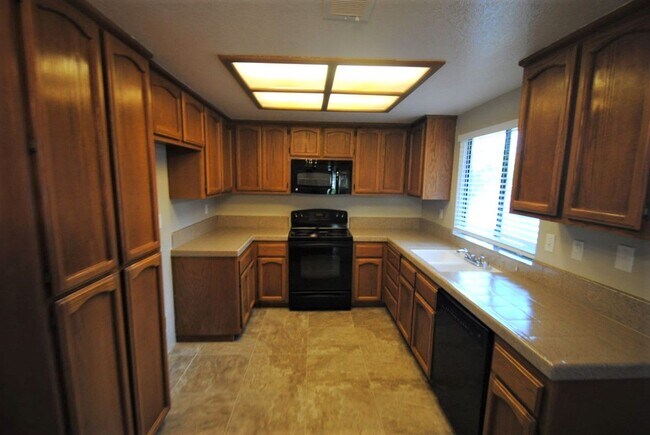 Building Photo - 1025 Old Mill Cir