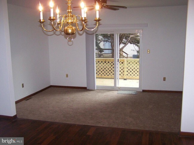 Building Photo - 403 Cobble Creek Curv