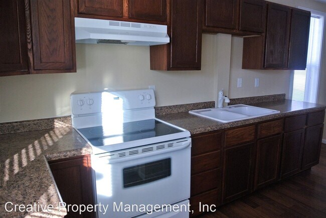 Building Photo - 3 br, 1 bath House - 617 11th St NW
