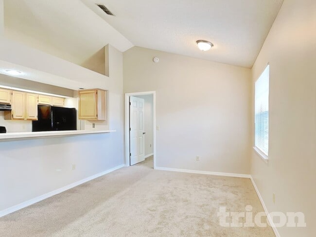 Foto del edificio - 8129 Mactavish Way W