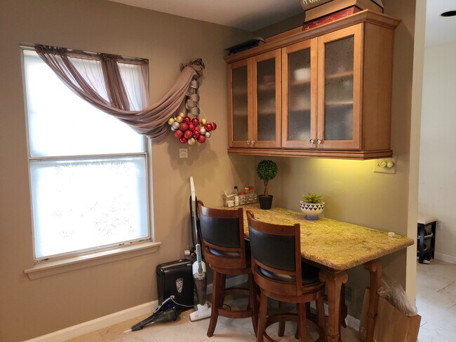 Building Photo - 1310 Juniper Ct