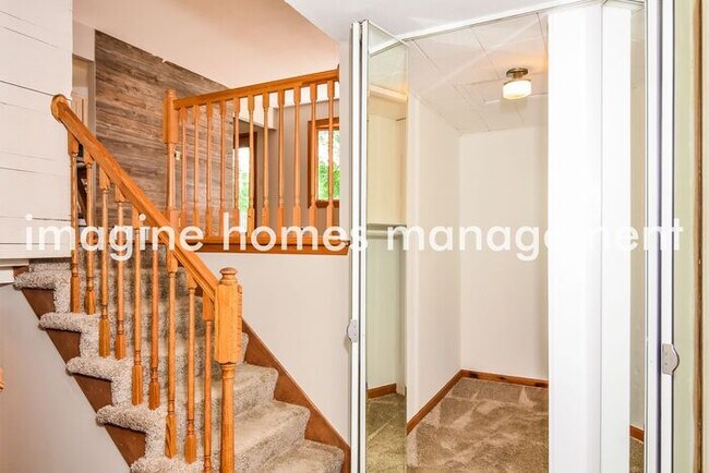 Building Photo - Fully Renovated 4 Bedroom Single Family Ho...
