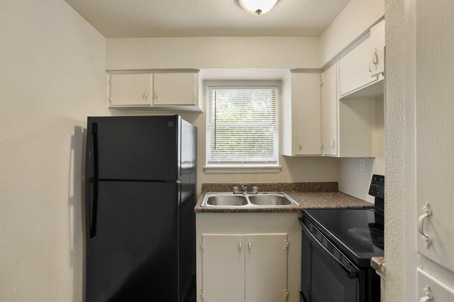 Building Photo - 5415 3 Rd St