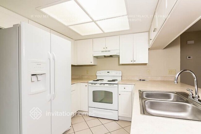 Foto del edificio - 916 Tarawood Ln