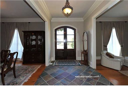 Foto del edificio - 920 Trinity Ct