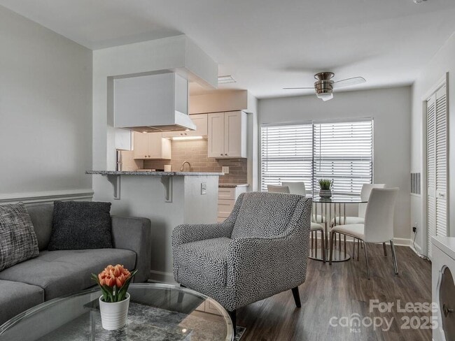 Foto del edificio - 406 W 9th St