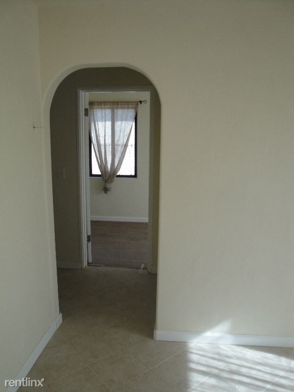 Building Photo - 2 br, 1 bath House - 4231 e paseo grande
