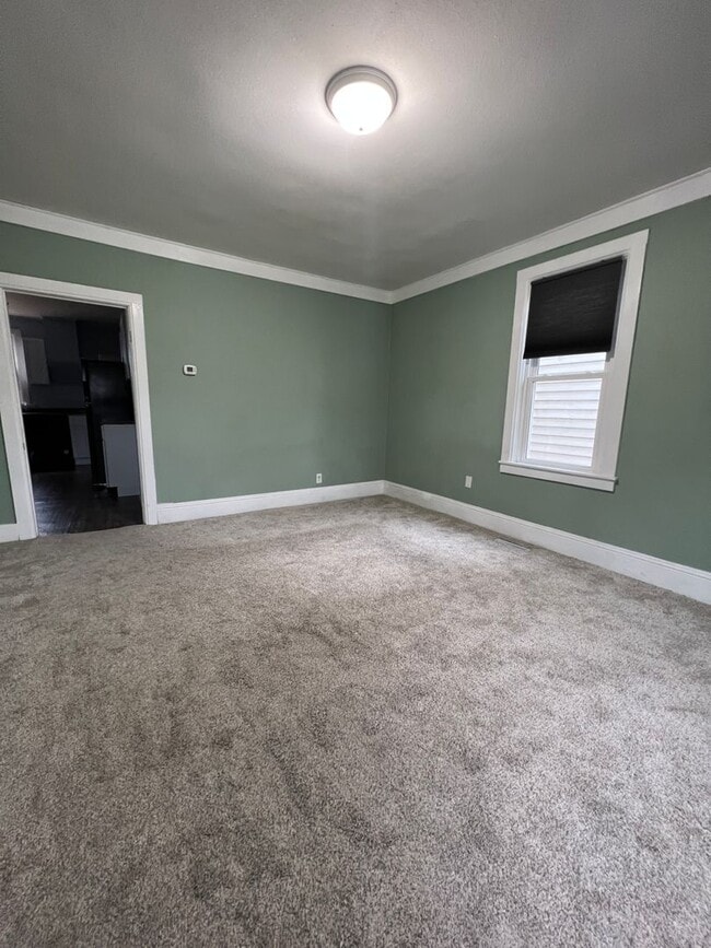 Building Photo - Large Single Family Home in Heart of La Cr...