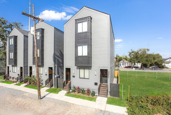 Building Photo - 2541 Saint Peter St
