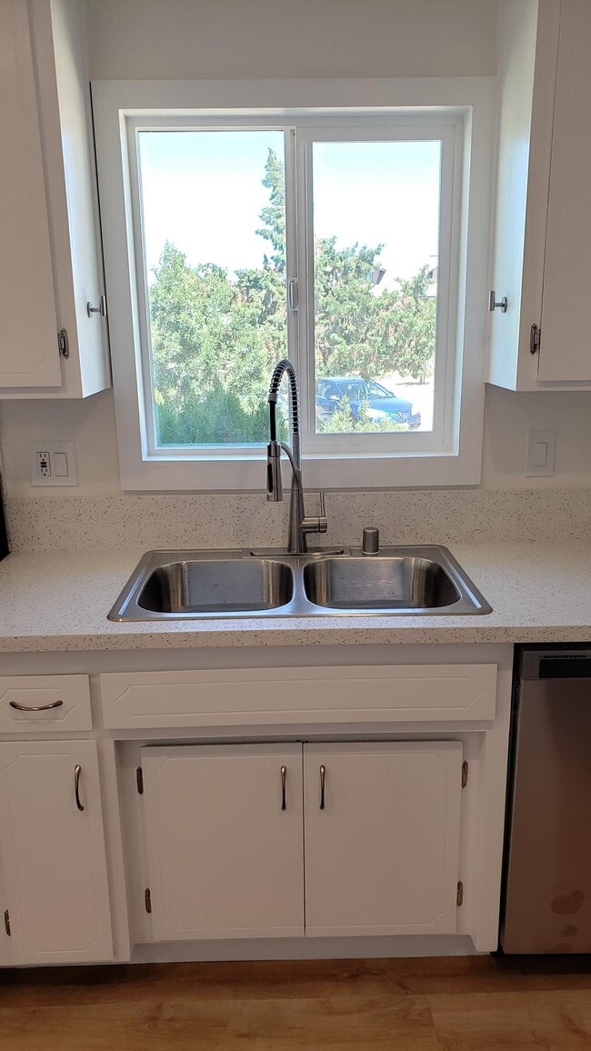 Building Photo - 57741 Ivanhoe Dr