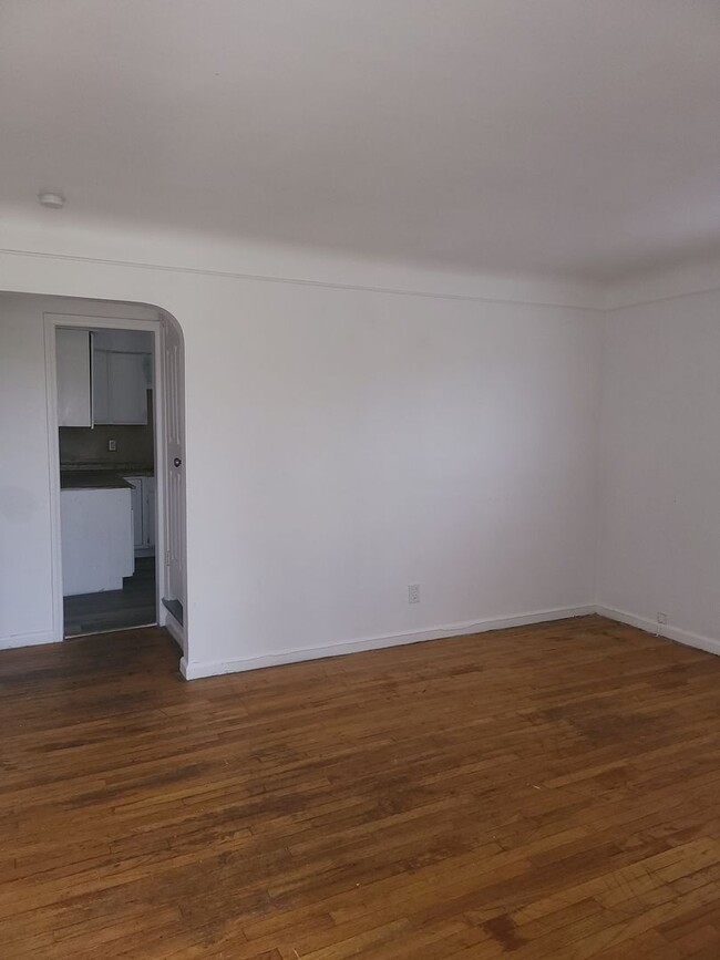 Foto del edificio - 3 Bedroom Bunalow Eastside $1300