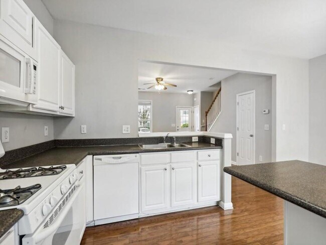 Building Photo - 1042 Annazanes Ct