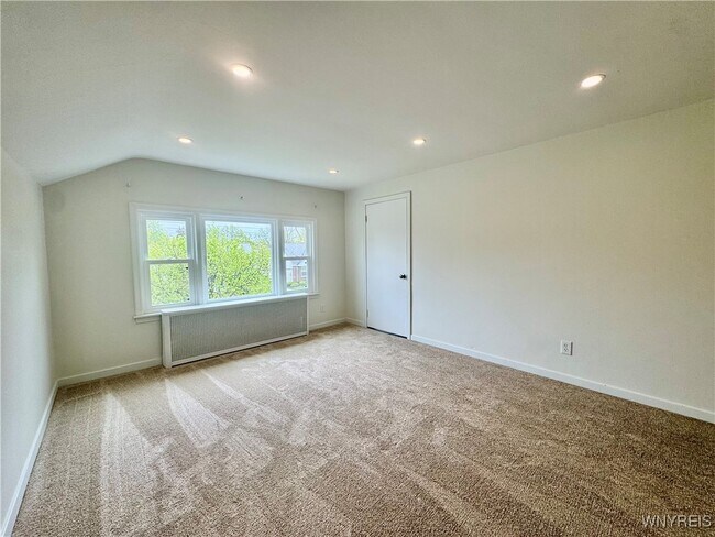 Building Photo - 268 Callodine Ave