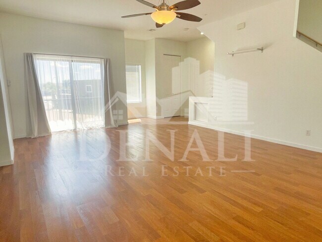 Foto del edificio - 4637 E Culver St