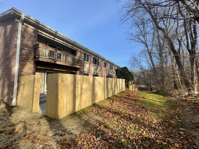 Building Photo - 3 Woods End Cir