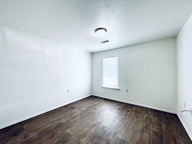Building Photo - 473763 E 1117 Rd