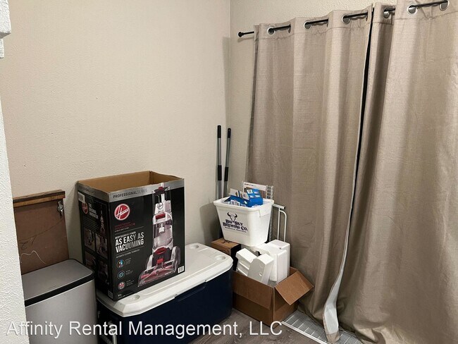 Foto del edificio - 5 br, 2 bath House - 1031 N. Lincoln Ave.