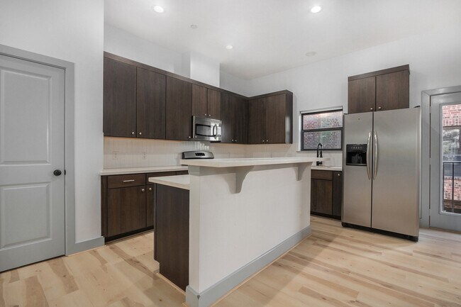 Foto del edificio - 2422 Navigation Blvd