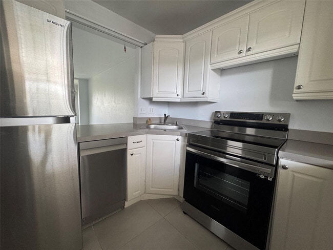 Building Photo - 9235 Lagoon Pl