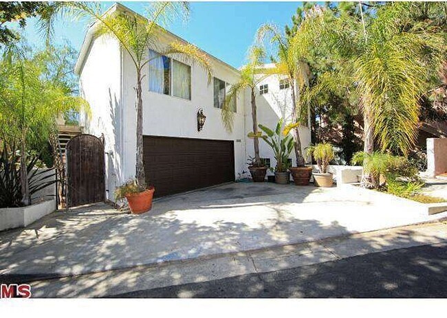 Building Photo - 3030 Passmore Dr