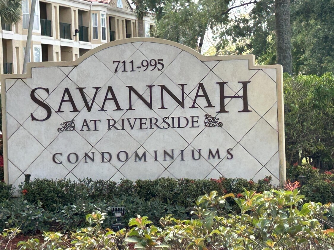 Foto principal - 755 Riverside Dr