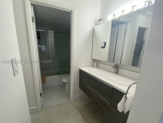Foto del edificio - 1200 NE Miami Gardens Dr
