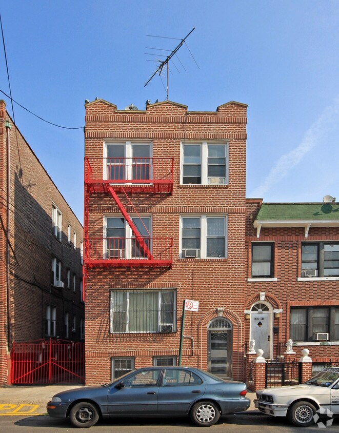 Primary Photo - 108-39 42nd Ave
