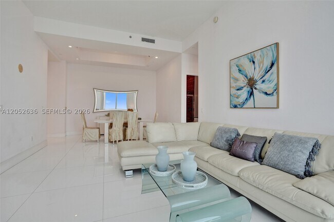 Building Photo - 16001 Collins Ave
