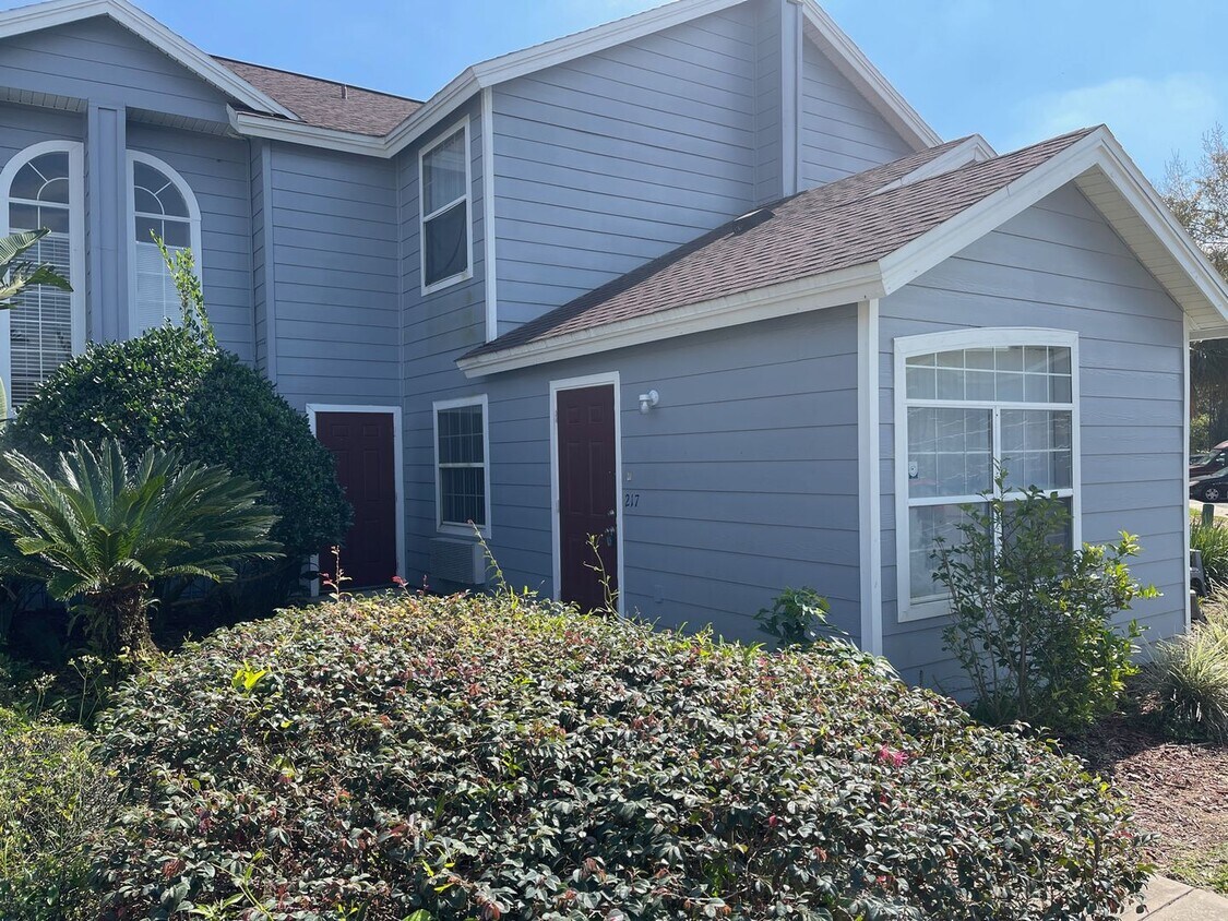 Primary Photo - Cozy 1 Bedroom/Studio Style, 1 Bathroom Co...