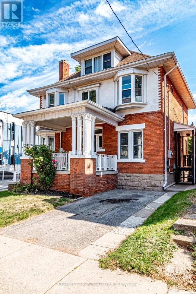 Building Photo - 11 Eastbourne Ave