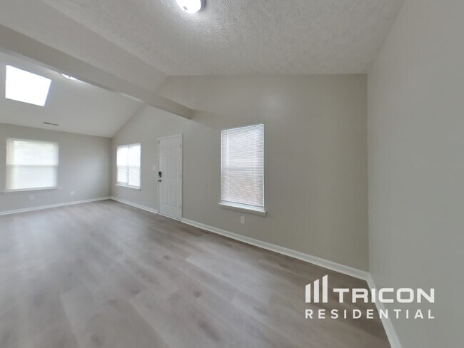 Building Photo - 5762 Pike Pkwy