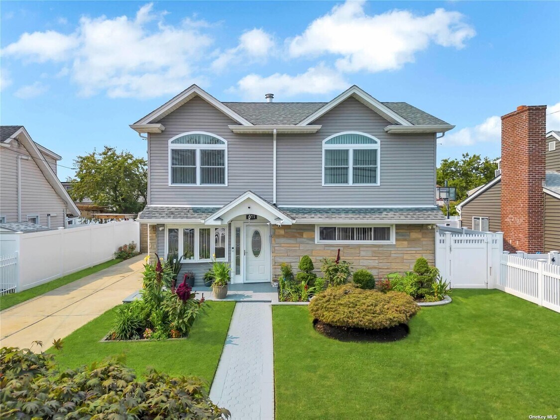 Foto principal - 871 Grand Blvd