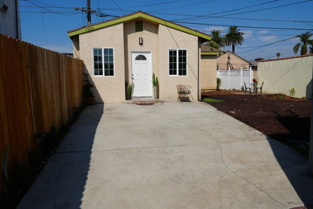 frente de la casa - 7529 La Salle Ave